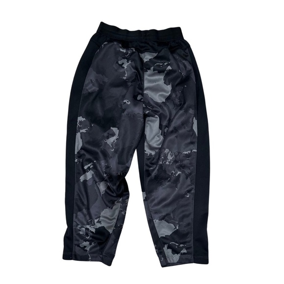 Adidas Mens Continent Camo City Pant Cropped
Jogger SZ Small Black Grey EUC - Picture 9 of 9